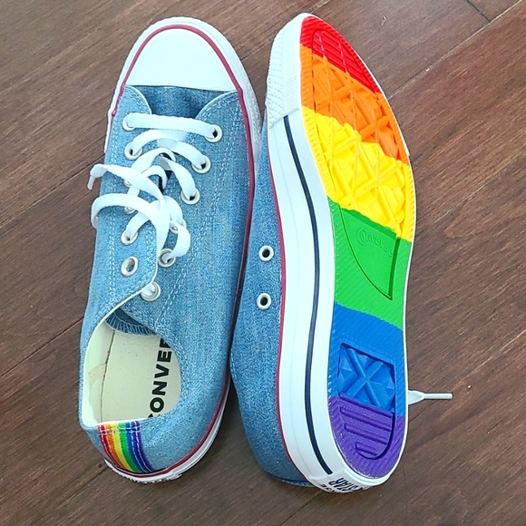 PRIDE CONVERSE 🏳️‍🌈 Size 9 - Picture 1 of 1